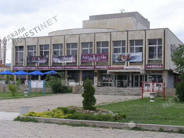 Кърджалийските актьори са на сцена и за празника си