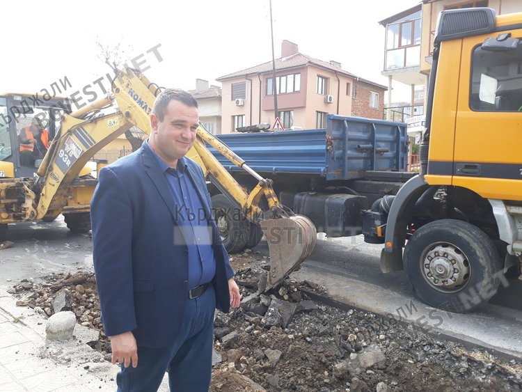 Днес започна основният ремонт на ул."8 март", влагат 700 000 лева 