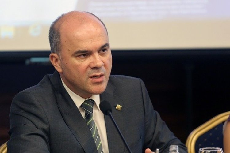 Бисер Петков за отпадането на "Трите златни години" при пенсиониране