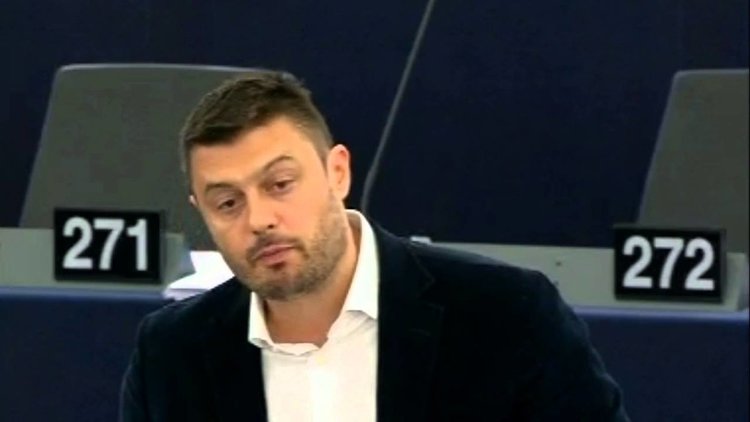 Бареков се отказа да става учител, регистрира партията си за евроизборите