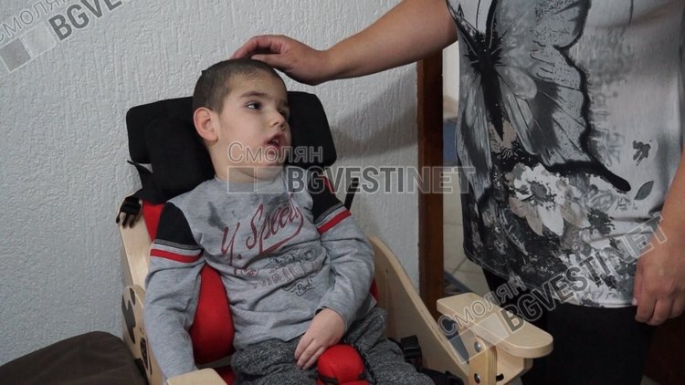 4 годишният Вики от Златоград, за когото стотици събираха дарения, вече е в клиника в Турция