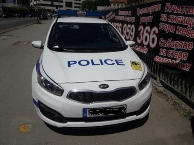 Варненец написа фиш за неправилно паркиране на патрулка