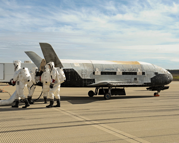 Любител засне секретната американска совалка в орбита