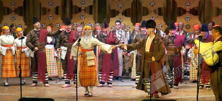 Танцьорите на Фолклорен ансамбъл „Родопа“ – гледайте част II-ра от филма за емблематичната формация