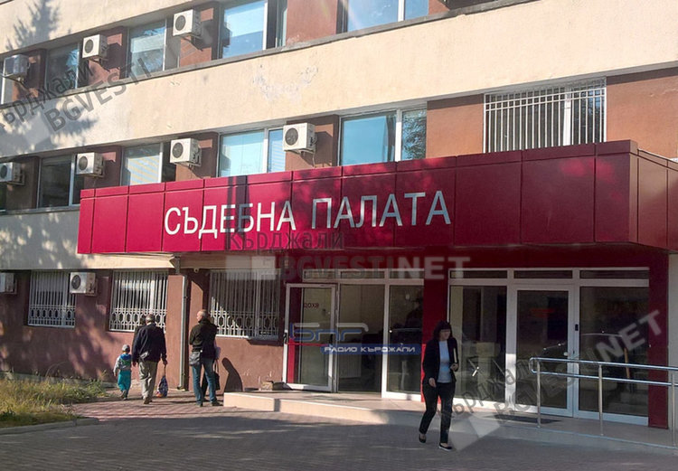 Измамнички събираха пари „за лечение” ,завлякоха наивници с 30 бона