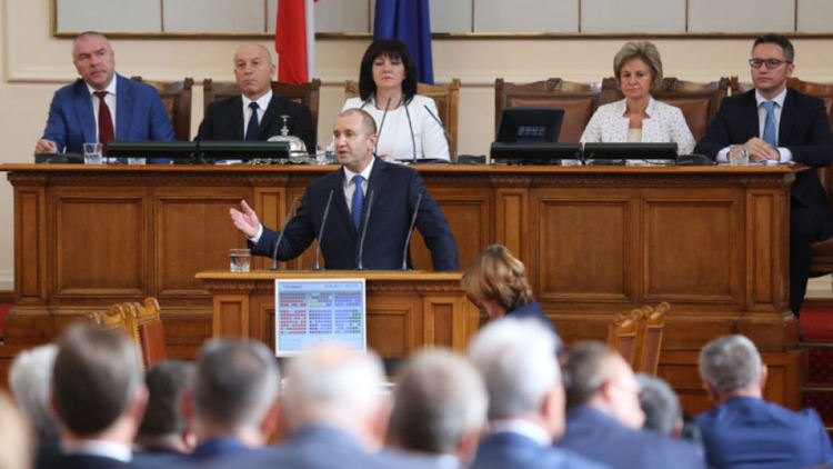 Радев към депутатите и народа: България продължава да губи своето най-ценно богатство - хората