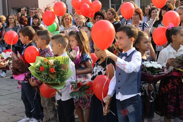 392 деца за пръв път прекрачват училищния праг в Димитровград 