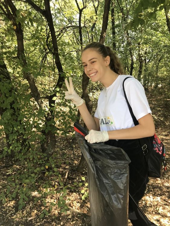 15 доброволци чистиха на Кенана в националната екоакция