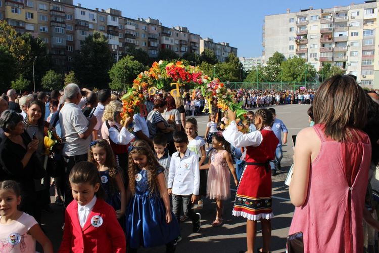 С близо 100 първолака започва новата учебна година ОУ "Алеко Константинов"