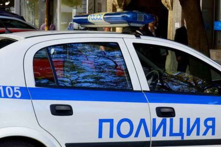 19-годишни биха връстник и му задигнаха телефона, мъж опита да краде от бензиностанция