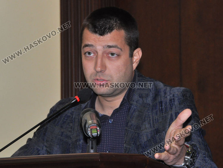 Съветникът с 2324 преференции ще сади дръвчета в неделя, кани и граждани