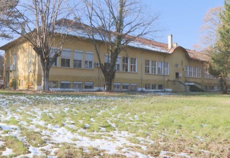 Диана Ковачева с потресаващи данни: 57 души с деменция живеят по 6 в стая, общо с 1 душ и 2 тоалетни