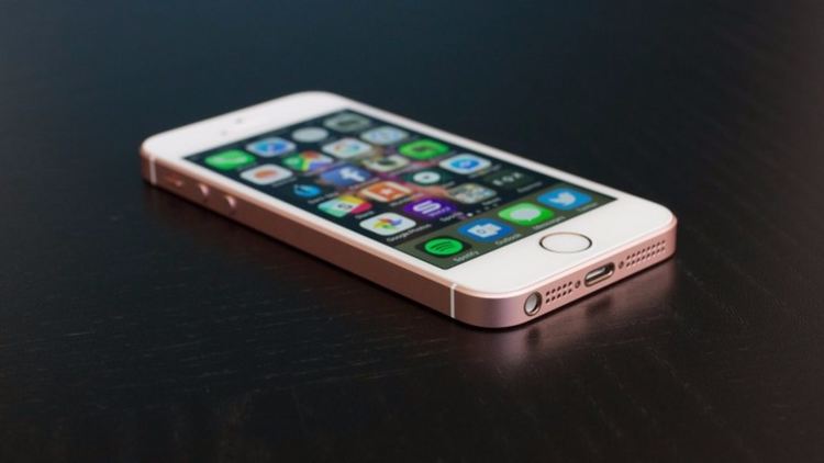 Apple пуска нов "бюджетен" iPhone през март