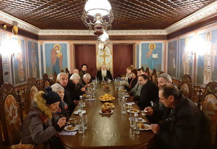 Жителите на Бачково на гости на епископ Сионий в Бачковския манастир