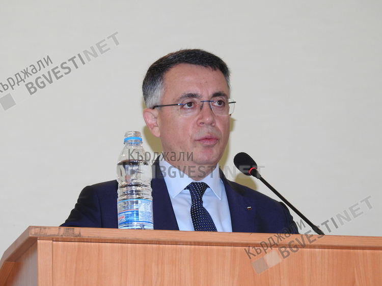 Дясната опозицията атакува кмета, иска повече прозрачност, той настоява за конструктивизъм
