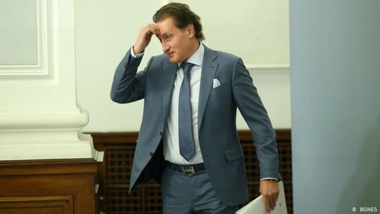 Новите хора в "Нова" на Домусчиев. Какво става?