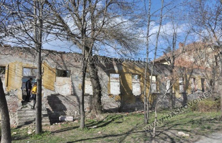 14-годишен ограбил мъжа в бившето поделение, задържаха младеж за грабеж на дете
