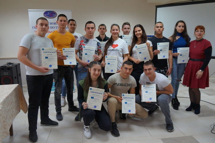 15 ученици от Гимназията по туризъм със сертификати EUROPASS