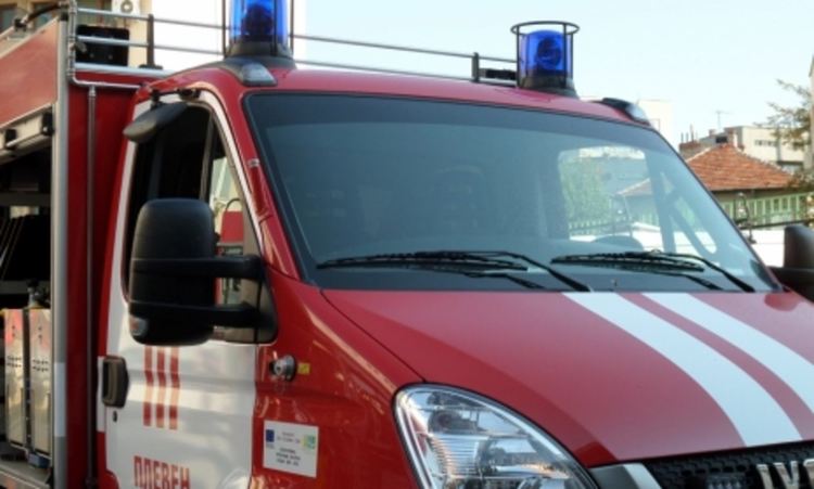 Евакуираха жилищен блок в Смолян заради пожар в разрушен и затлачен комин