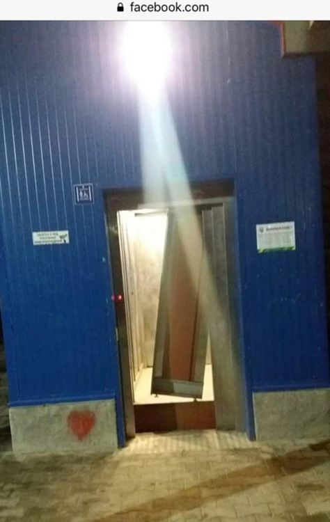Вандали потрошиха асансьора на пасарелка в Димитровград