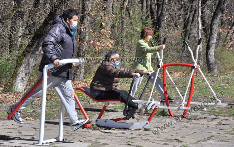 Спортните площадки на открито в Хасково привличат фитнес маниаци