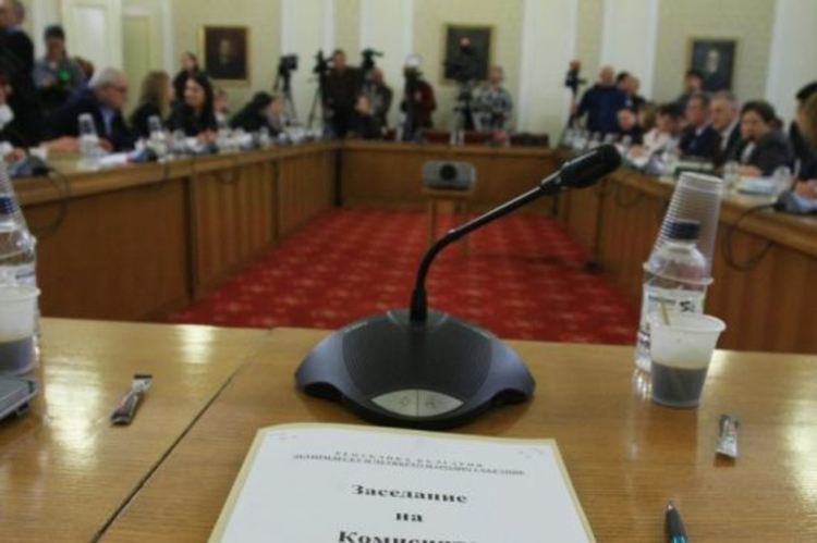 Скандал! Правната комисия се оказа неподготвена да обсъжда Закона за извънредното положение