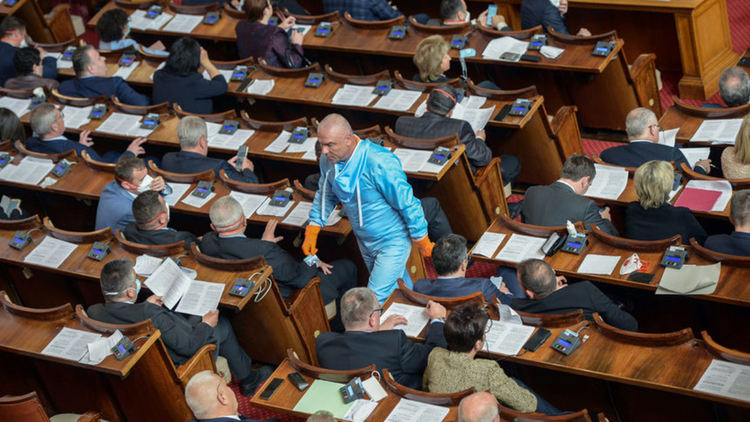 Депутатите гласуваха таван на цените, който може да убие магазините