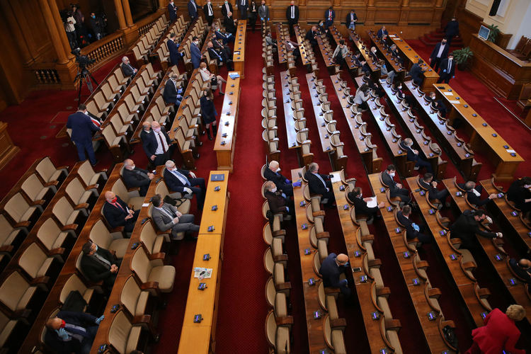 Парлментът прие таван на държавния дълг до 10 млрд. лв. на първо четене