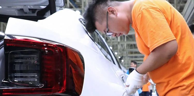 Е-колата на Volvo надбяга вируса