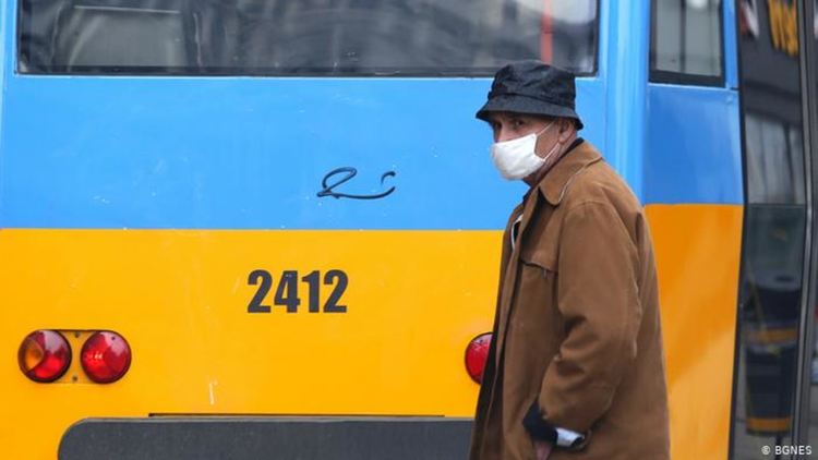 Коронавирус в България: Скоро отново на работа и на училище, а през лятото даже на море?