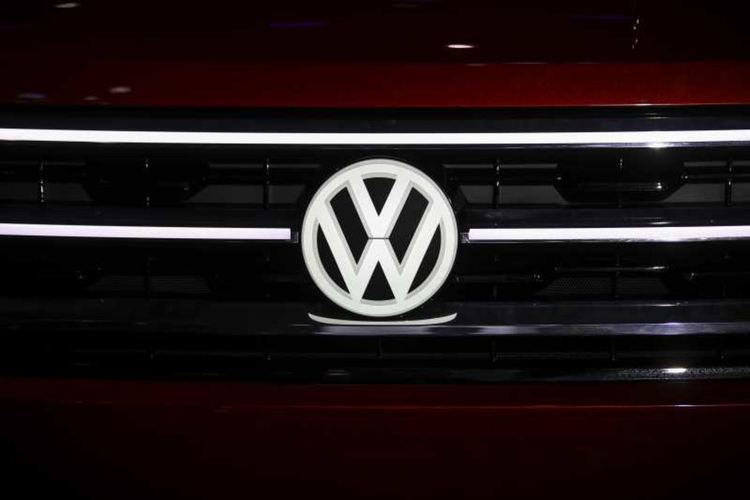  Volkswagen възобнови работата на най-големия автозавод в Европа