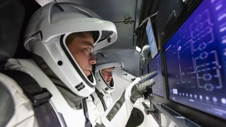Астронавтите на SpaceX са в предстартова карантина