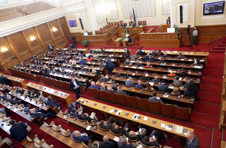 Разрешиха самостоятелна практика на лекарски асистенти, медицински сестри, акушерки или рехабилитатори