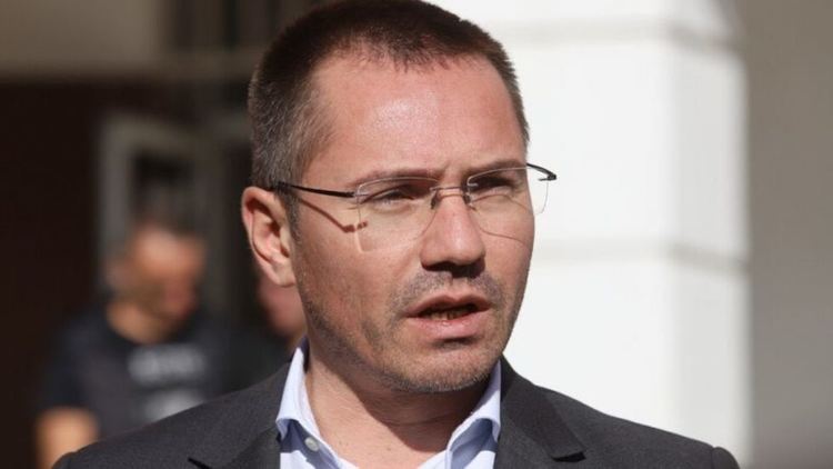Джамбазки не ходил в казарма, защото учил право. И така 10 години