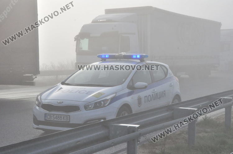 Мерцедес се заби в ремарке на товарен автомобил на магистрала „Марица“