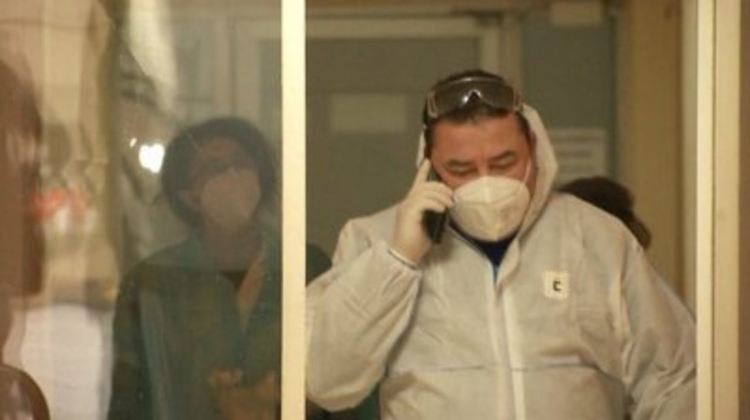 Кметът на Свищов стана доброволец в COVID отделението на общинската болница