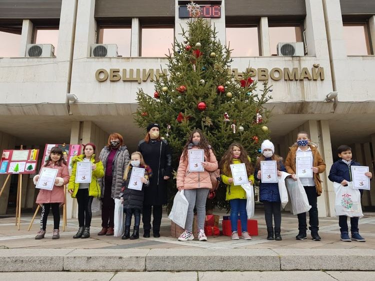 Отличиха най-добрите художници, участвали в "Коледна магия 2020"