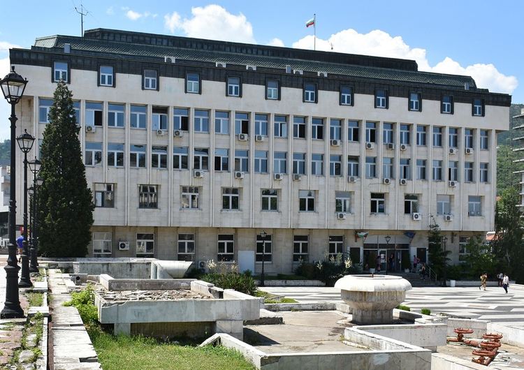 Община Асеновград освободи от наеми и такси търговци и родители 