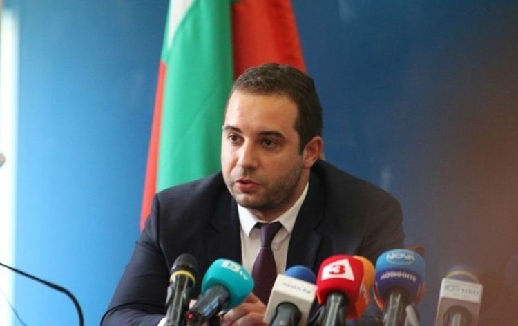 Не е ясно кога започва масовата ваксинация, производителите променят планове