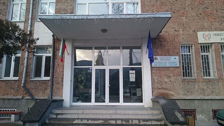 Снабдяват допълнително болниците и ЦСМП с лични предпазни средства