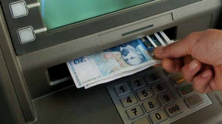 По обвинителен акт на Окръжна прокуратура – Смолян са осъдени двама мъже, изтеглили 2000 лева с чужда банкова карта
