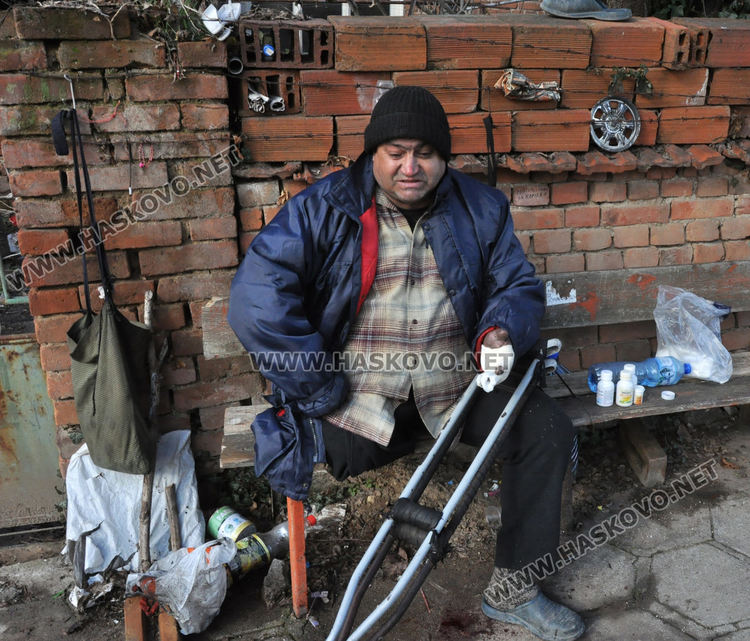 55-годишен инвалид остава на улицата след пожар в къщата му