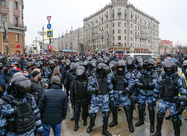 Над хиляда души са арестувани на демонстрации в Русия в подкрепа на Навални