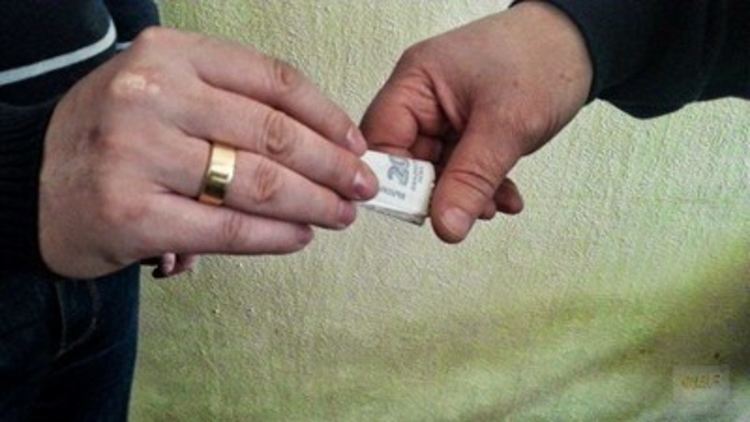 25-годишен се опита да подкупи димитровградски полицаи