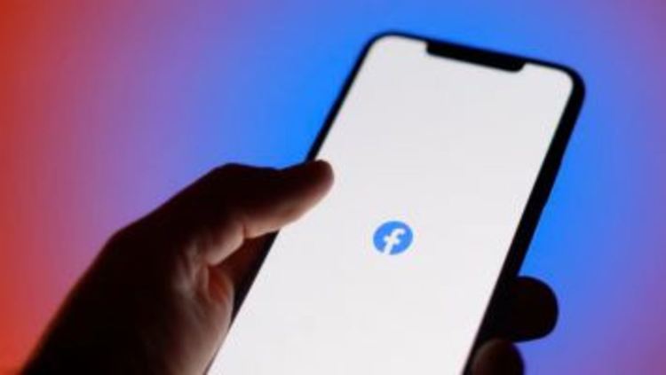 Войната между Facebook и Apple за сигурността на личните данни се изостря