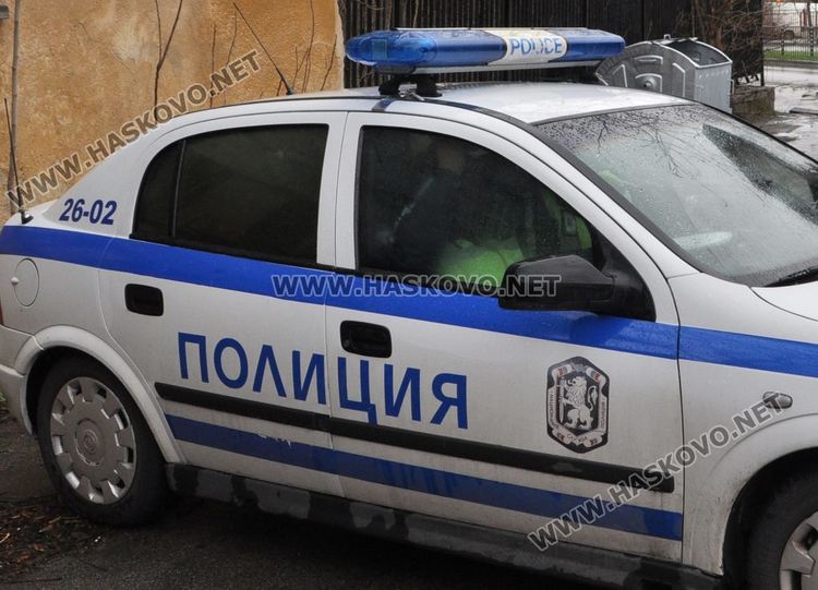 Задържаха 42-годишен за кражба от кола