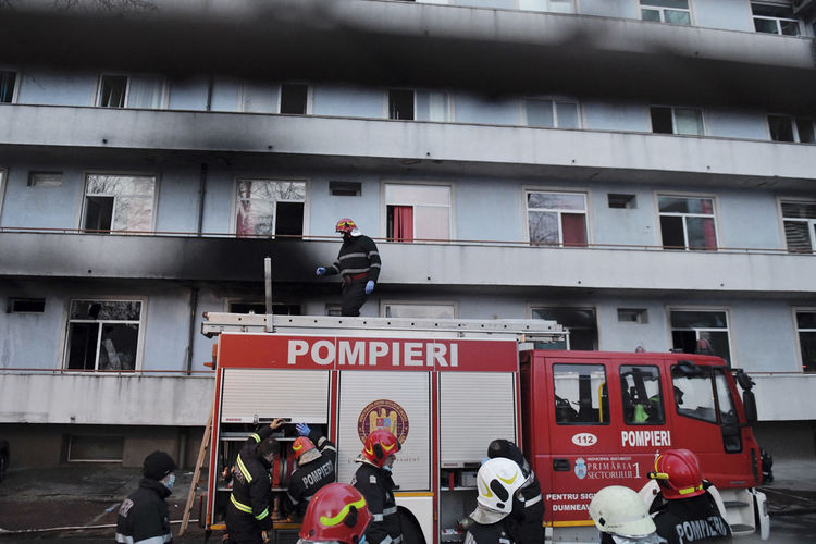 Пет станаха жертвите на пожар в болница за пациенти с Ковид-19 в Румъния