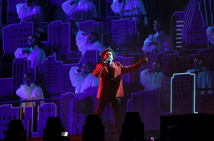 Weeknd в полувремето на "Супербоул" с ярко шоу
