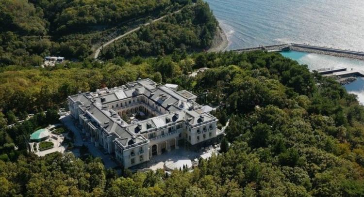 Русия заглушава сателитни сигнали в района на тайния дворец край Черно море