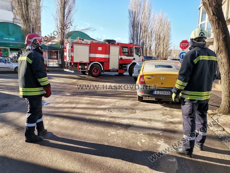 Викнаха пожарната заради мирис на газ от шахта